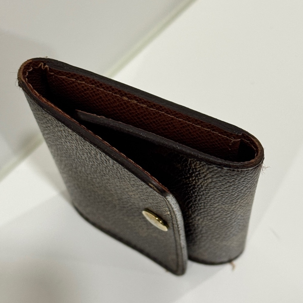 Louis Vuitton Monogram 6 Key Holder M62630 - Picture 6 of 15